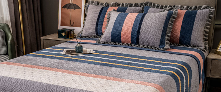 3-Piece King Size Quilt Set with Pillow Shams, as Bedspread/Coverlet/Bed Cover